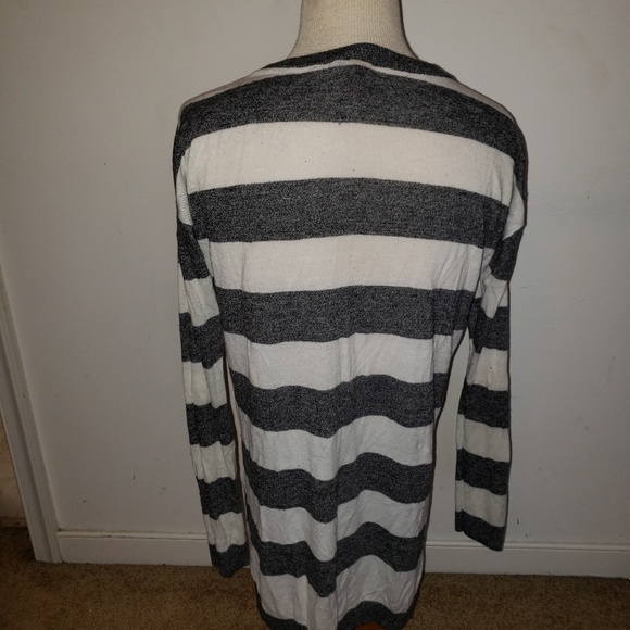 Sweater - Picture 4 of 4